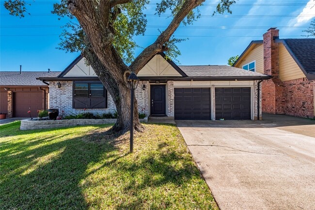 property at 4 Williamsburg Cir
