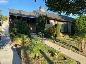 6164 Tampa Ave in Tarzana, CA - Building Photo