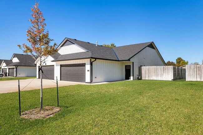 3518 W 45th St S in Wichita, KS - Foto de edificio - Building Photo