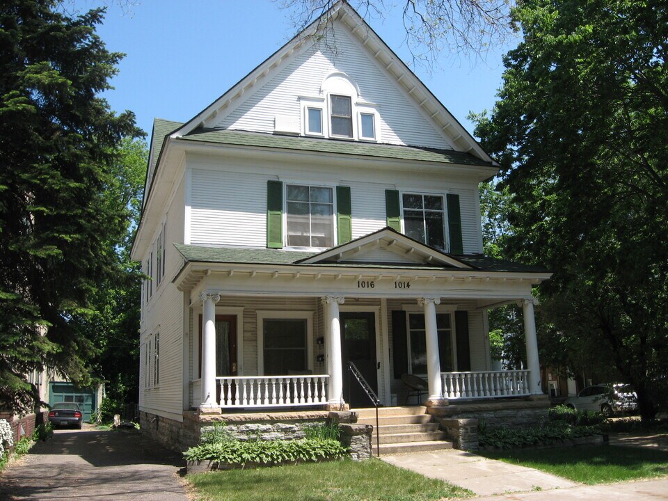 1016 17th Ave SE, Unit upper in Minneapolis, MN - Building Photo