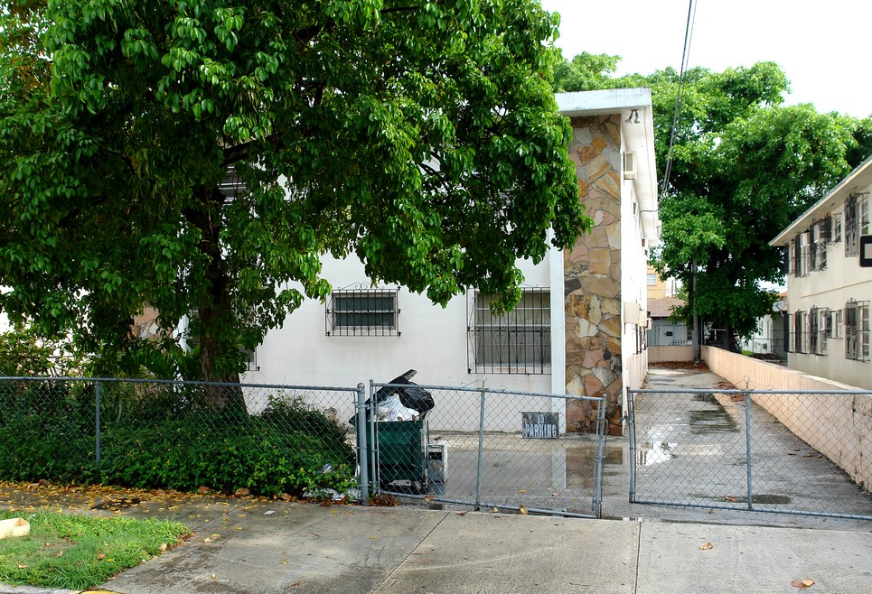 Arnold House Apartments in San Antonio, TX - Building Photo