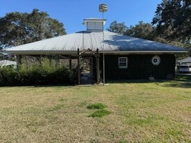 6916 Danielle Rd in New Iberia, LA - Building Photo