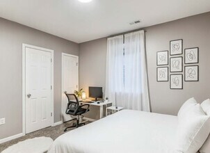 2424 Lyndale Ave S in Minneapolis, MN - Building Photo - Building Photo