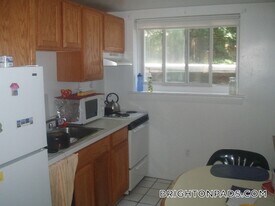 63 Selkirk Rd in Boston, MA - Building Photo