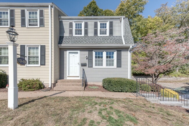 property at 13 Boxwood Ln