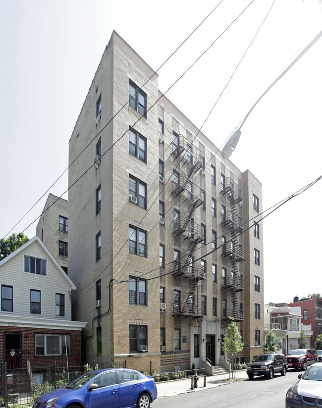 279 E 203rd St in Bronx, NY - Building Photo - Building Photo