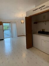 2167 Sunnyslope Dr, Unit WEST END in Dubuque, IA - Building Photo - Building Photo