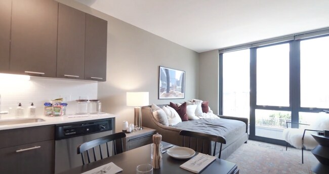 667 N Wells St, Unit 2402 in Chicago, IL - Building Photo - Building Photo