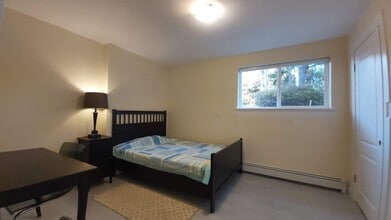 4110 San Mateo Pl in Victoria, BC - Building Photo - Building Photo