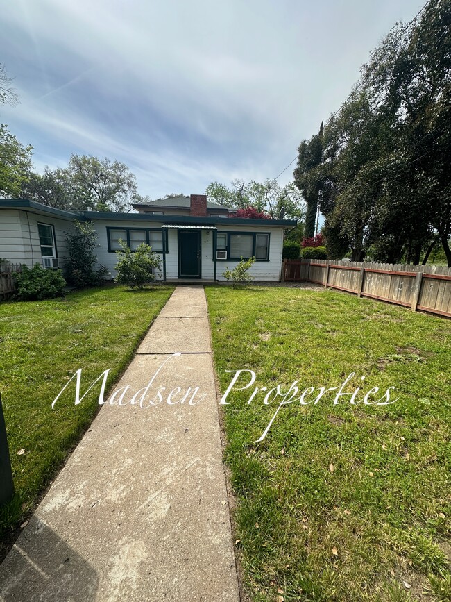 1637 Downing Ave in Chico, CA - Building Photo - Building Photo