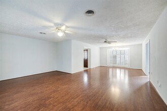 8730 Cedarspur Dr in Houston, TX - Building Photo - Building Photo