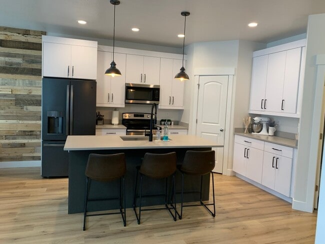 property at 271 W 590 N