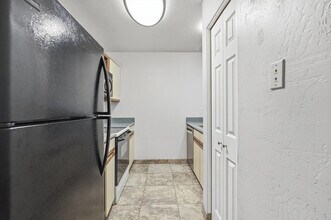 1126 W Elliot Rd in Chandler, AZ - Foto de edificio - Building Photo