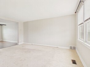 2410 Kensington St in Harrisburg, PA - Building Photo - Building Photo