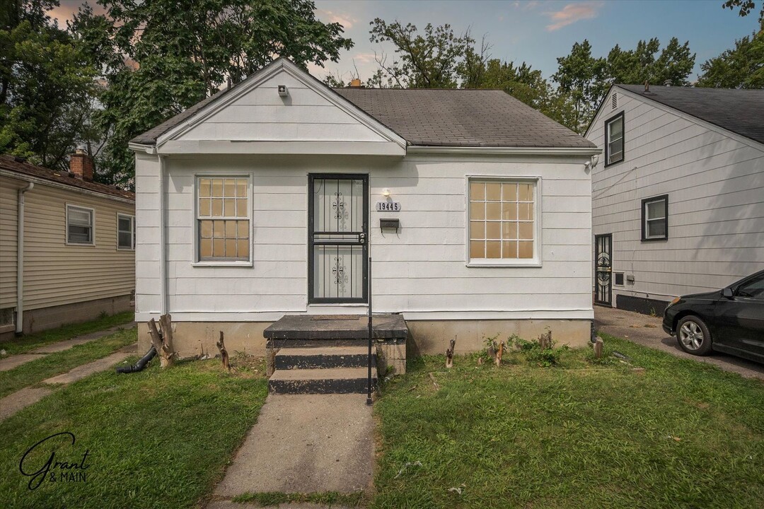 19445 Oakfield Ave in Detroit, MI - Foto de edificio