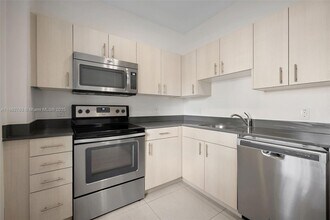 910 West Ave, Unit 0103 in Miami Beach, FL - Building Photo - Building Photo