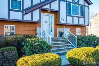 22 O Loughlin Dr in South Plainfield, NJ - Building Photo - Building Photo