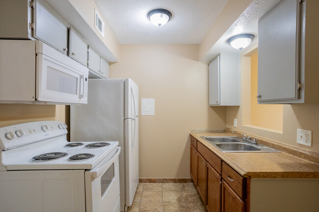 Rosewood Apartments in Conroe, TX - Building Photo - Interior Photo