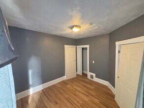 29 Derby St, Unit 2 in Somerville, MA - Building Photo - Building Photo