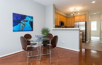 1411 Nevin Plz in Richmond, CA - Foto de edificio - Building Photo