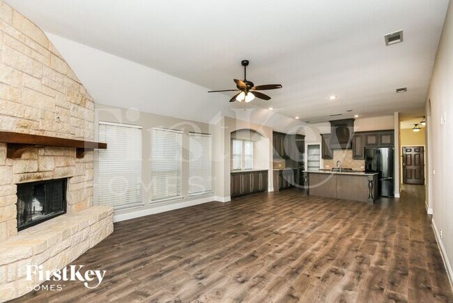 1029 English Oak Dr in Burleson, TX - Building Photo - Building Photo