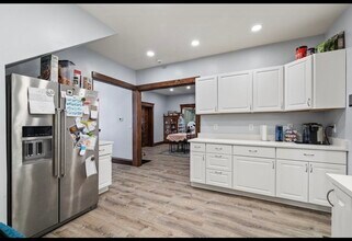 469 Cleveland Ave, Unit 2 in Ashland, OH - Foto de edificio - Building Photo