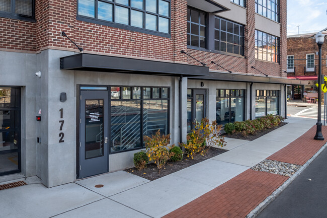 Glen Willow Lofts in Montclair, NJ - Foto de edificio - Building Photo