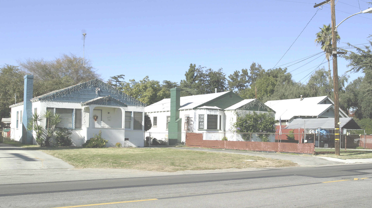 5549-5561 Walnut Grove Ave in San Gabriel, CA - Building Photo