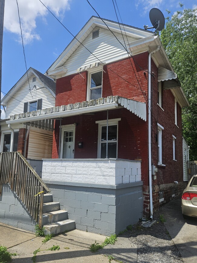property at 120 N 6th Ave