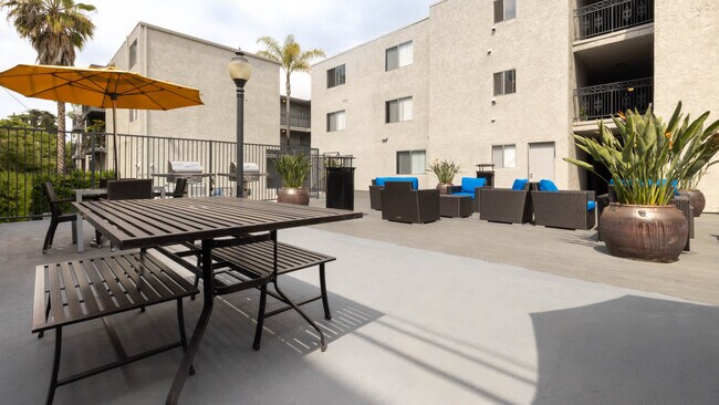 Virgil Square in Los Angeles, CA - Building Photo - Building Photo