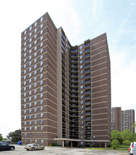 Richview Gardens in Toronto, ON - Building Photo - Building Photo