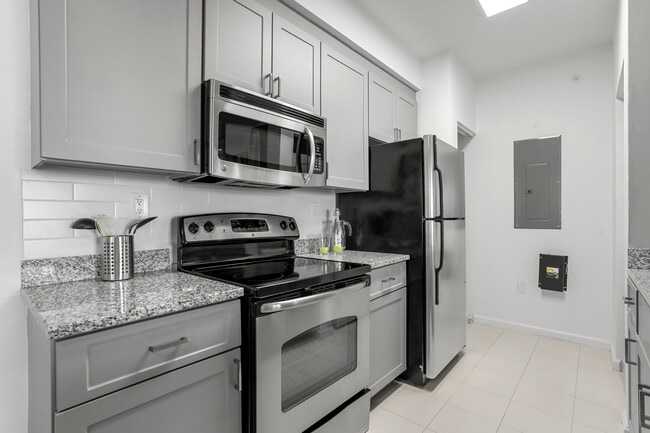 Avalon Coconut Creek in Coconut Creek, FL - Foto de edificio - Interior Photo