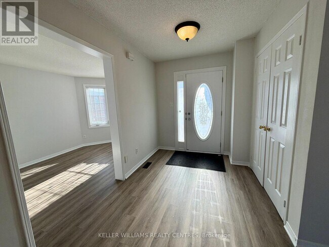 302 Livingstone St W in Barrie, ON - Building Photo - Building Photo