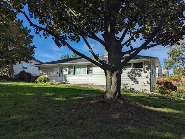 714 N Meadow Ln in Madison, WI - Building Photo - Building Photo