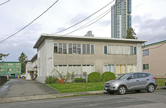 6749 Dow Av in Burnaby, BC - Building Photo - Building Photo