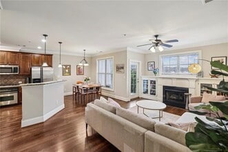 305 Le Gran Bend in Atlanta, GA - Building Photo - Building Photo