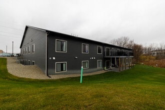1570 Stadium Ln, Unit 1 in Mankato, MN - Building Photo - Building Photo