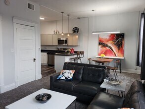 209 5th St in West Des Moines, IA - Building Photo - Building Photo