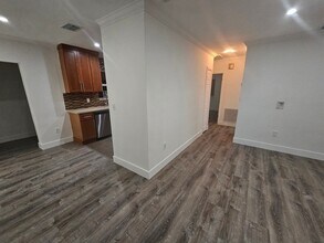 425 NE 109th St in Miami, FL - Foto de edificio - Building Photo