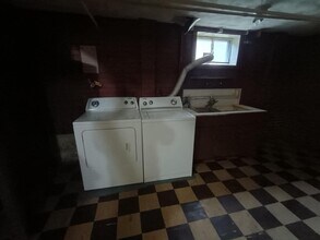 75 Forest St, Unit 1 in Medford, MA - Foto de edificio - Building Photo