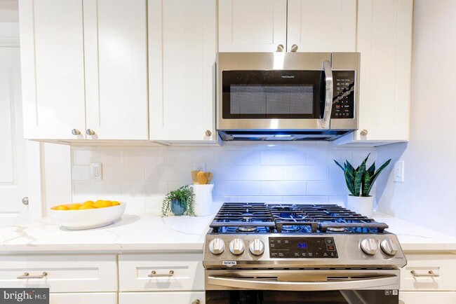 property at 1928 Naylor Rd SE