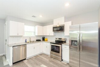 618 Maple Way in Houston, TX - Building Photo - Building Photo
