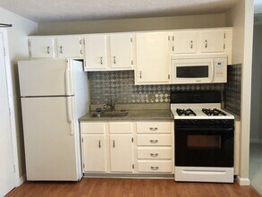 128 Mammoth Rd-Unit -#15 in Hooksett, NH - Building Photo - Building Photo