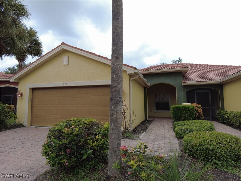 9351 Aegean Cir in Lehigh Acres, FL - Building Photo