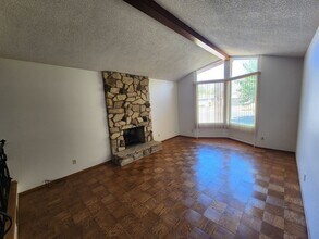 2912 Notre Dame Dr in Sacramento, CA - Building Photo - Building Photo