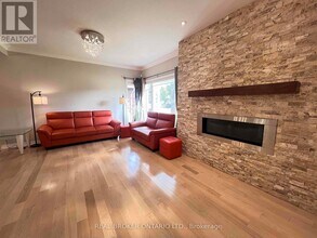 30 Meadowacres Dr in Toronto, ON - Building Photo - Building Photo