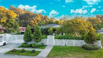 532 NW 100th St in Miami, FL - Building Photo