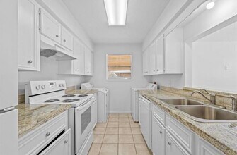 3428 Lantern Ln in Baytown, TX - Foto de edificio - Building Photo