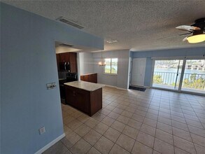 14800 Walsingham Rd, Unit 1215 in Largo, FL - Foto de edificio - Building Photo