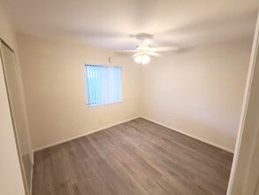 17 E Ruth Ave in Phoenix, AZ - Foto de edificio - Building Photo